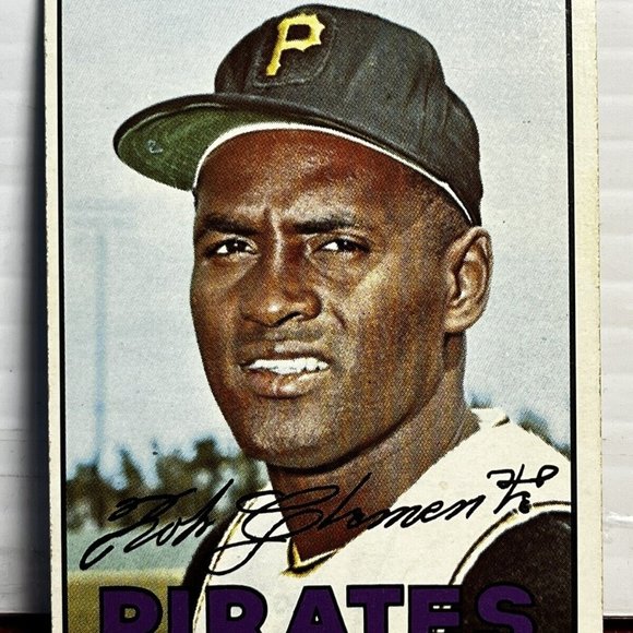 1967 Topps #400 Roberto Clemente NEAR MINT Outfield NRMT Baseball Pirates Card - Picture 1 of 2